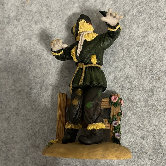 The Wizard Of Oz Scarecrow Figurine - Picture 5 of 7